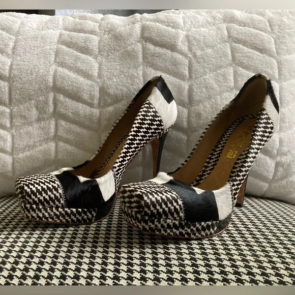 L.A.M.B - NWT Houndstooth Juva Calf Hair Heels/pumps. Beverly Hills Macys. - Picture 2 of 16